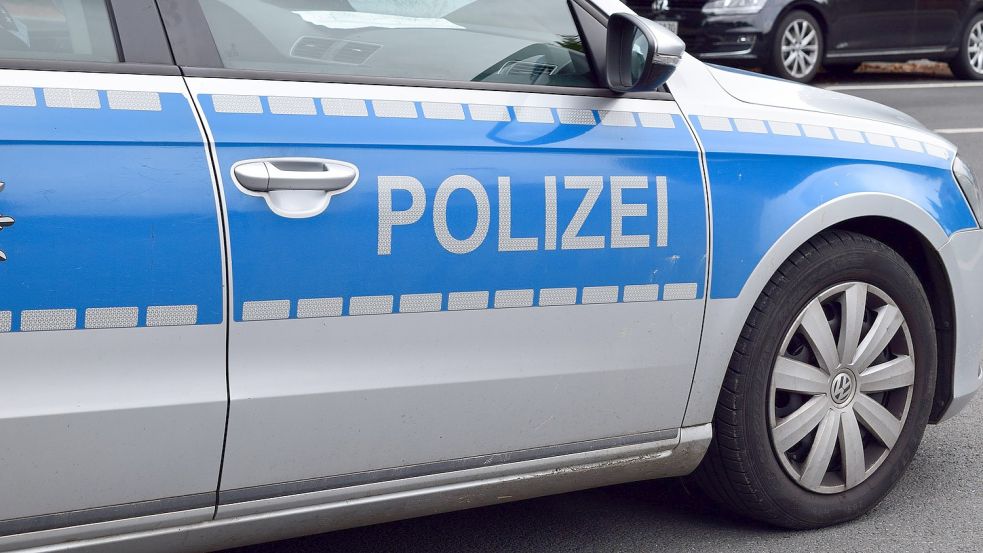 Die Polizei rückte am Mittwoch nach Dornum aus. Symbolbild: Pixabay