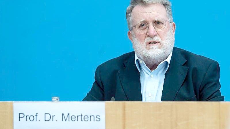 Der Vorsitzende der Ständigen Impfkommission Thomas Mertens. Foto: Bernd von Jutrczenka/dpa