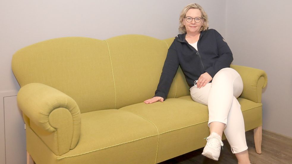 Hausärztin Renate Kleeblatt lädt Bundesgesundheitsminister Jens Spahn ein, auf ihrem Sofa einen Tag lang das Geschehen in ihrer Praxis zu verfolgen. Foto: Romuald Banik