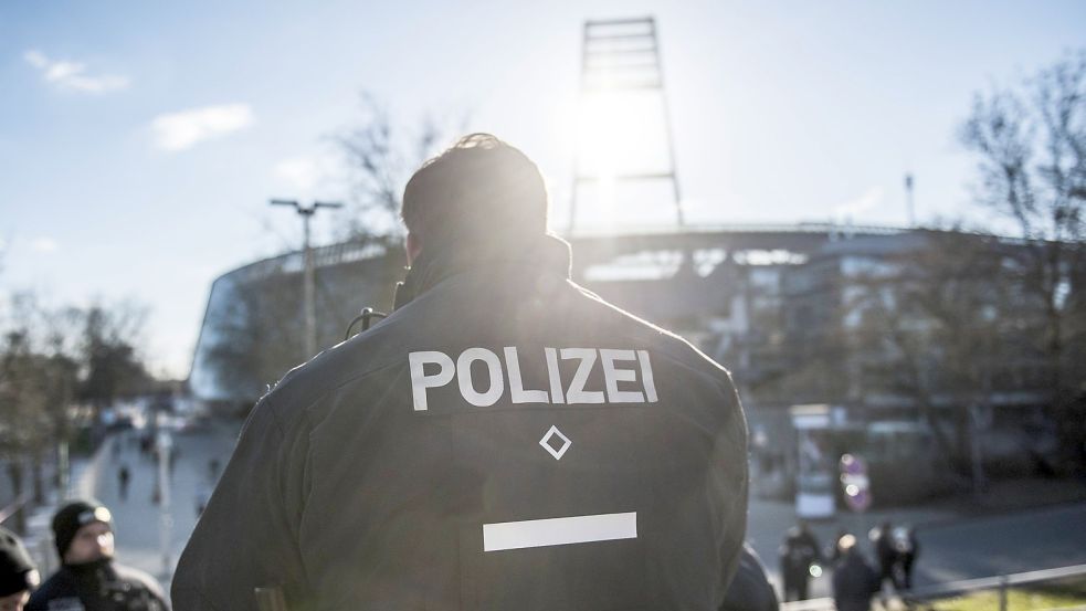 Werder Bremen spielt am Samstag gegen Schalke 04. Die Polizei erwartet 4000 Gästefans. Foto: imago images/Kirchner-Media