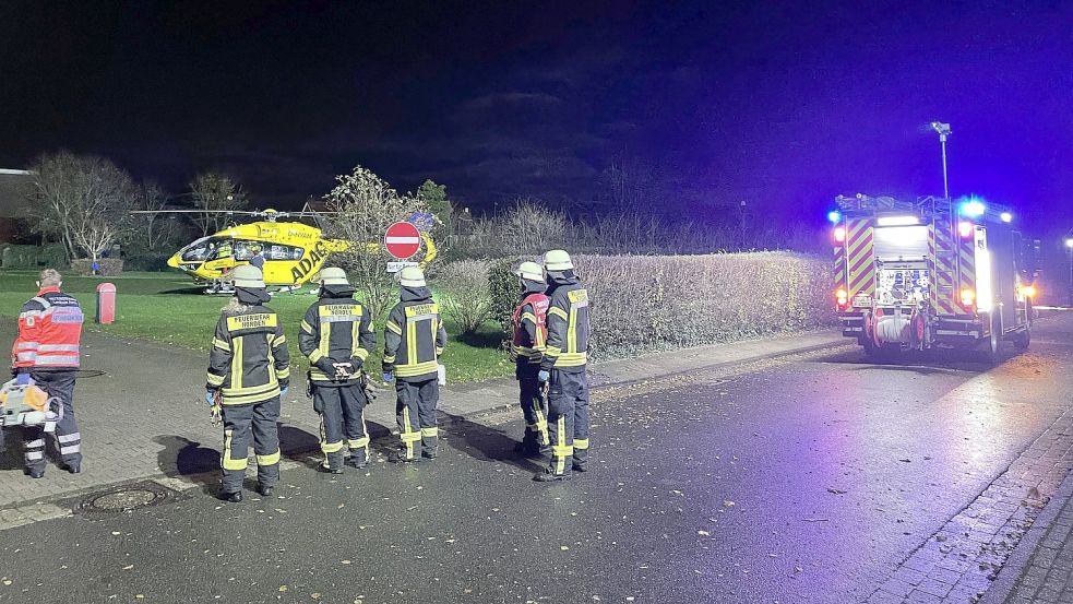 Ein Rettungshubschrauber flog den Patienten in eine Klinik. Foto: Feuerwehr Norden