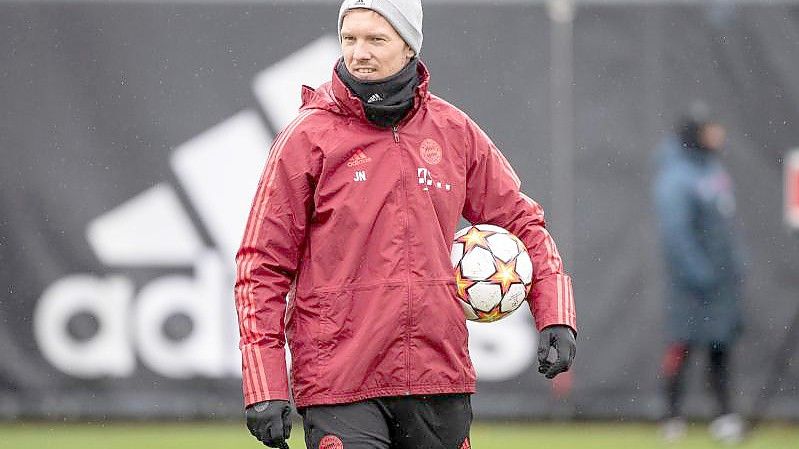 Bayern-Trainer Julian Nagelsmann muss mit einem dezimierten Kader arbeiten. Foto: Matthias Balk/dpa