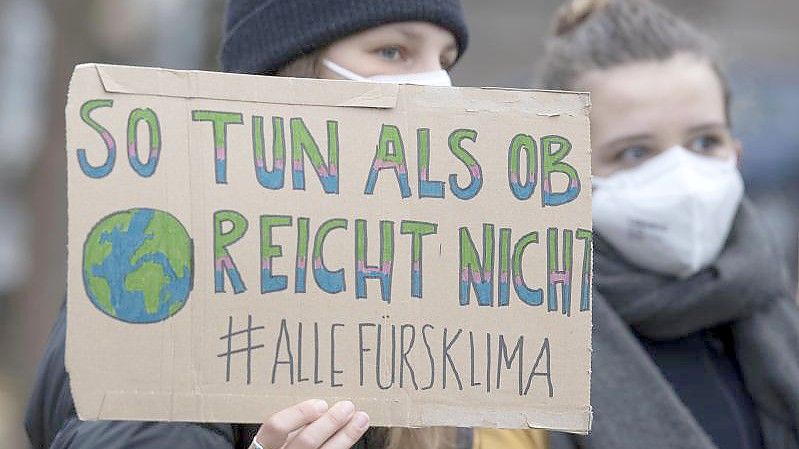 Teilnehmer an einer Demonstration der Klimaschutzbewegung „Fridays For Future“ in Berlin. Foto: Paul Zinken/dpa