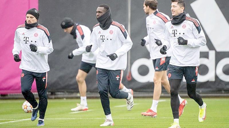 Abschlusstraining des FC Bayern auf dem Vereinsgelände vor dem Abflug zum Gruppenspiel bei Dynamo Kiew. Foto: Matthias Balk/dpa