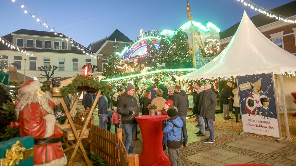 Bei der Eröffnung des Weihnachtszaubers durften die Besucher noch ohne Maske bummeln. Foto: Romuald Banik