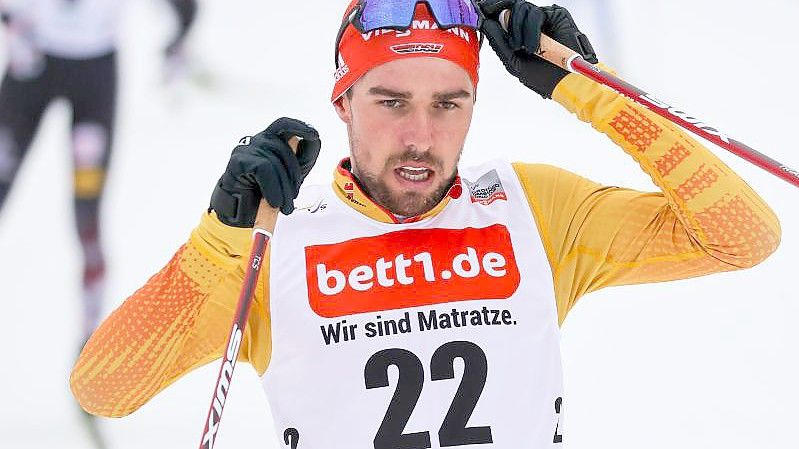 Kombinierer-Olympiasieger Johannes Rydzek kritisiert die Vergabe der Olympischen Winterspiele an Pyeongchang 2018 und Peking 2022. Foto: Jan Woitas/dpa-Zentralbild/dpa