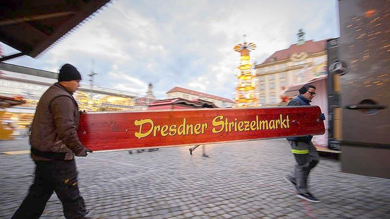 Kein Striezelmarkt in diesem Jahr. Der berühmte Markt wurde angesichts der Corona-Lage wieder abgebaut. Foto: Robert Michael/dpa-Zentralbild/dpa