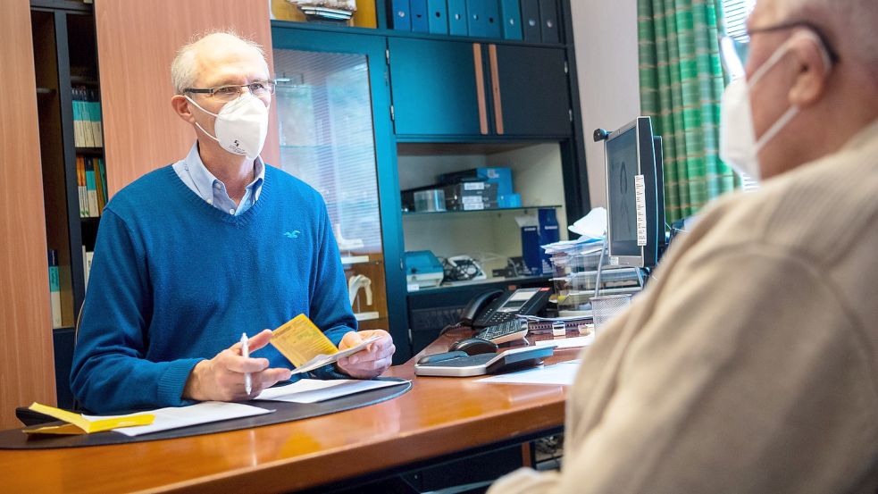 Die tägliche Testpflicht wurde am Mittwoch zwar binnen weniger Stunden wieder ausgesetzt. Die Aufregung in etlichen Arztpraxen in Aurich war jedoch groß. Symbolfoto: DPA