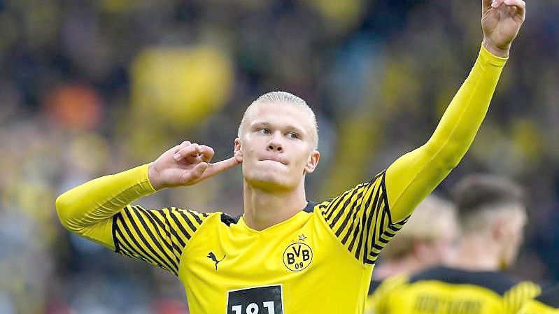 Erling Haaland reist mit dem BVB nach Wolfsburg. Foto: Bernd Thissen/dpa