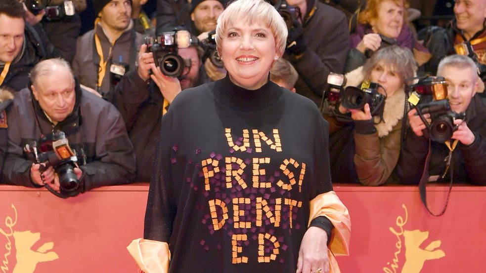 Auf kulturellem Terrain: Claudia Roth, die neue Kulturstaatsministerin auf dem roten Teppich der Berlinale. Foto: Bernd von Jutrczenka/dpa