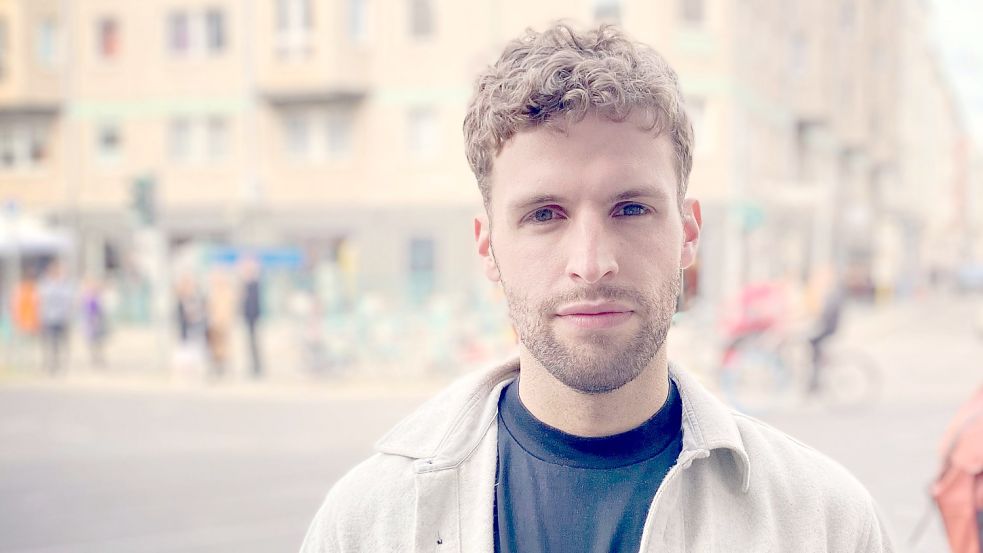 Lucas Hawrylak setzt sich seit Jahren für eine diskriminierungsfreie Blutspende in Deutschland ein. Foto: Annika Schall