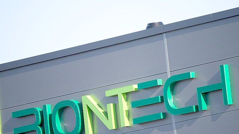 Biontech unternimmt Labortests. Diese seien notwendig, um zu beurteilen, ob eine neue Impfung erforderlich sein könnte. Foto: Sebastian Gollnow/dpa