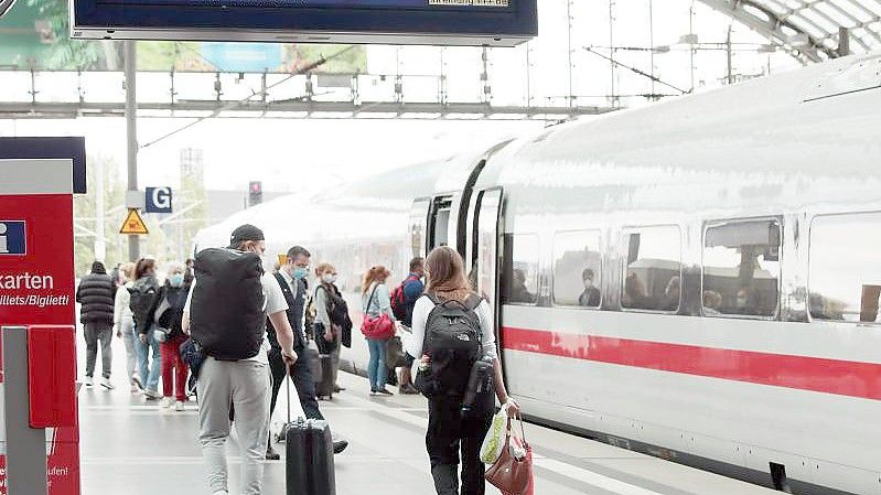 Bis zum Jahr 2030 sollen die größten Städte im Halbstundentakt verbunden sein. Foto: Carsten Koall/dpa