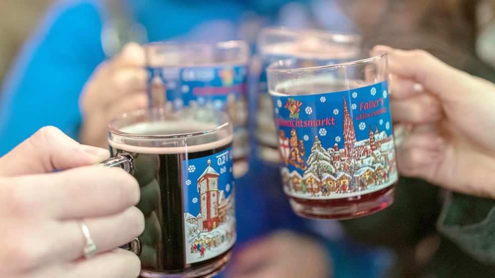 Wie es mit dem Mini-Weihnachtsmarkt beim Hotel Zur Waage in Marienhafe weitergeht, muss sich noch zeigen. Symbolfoto: DPA