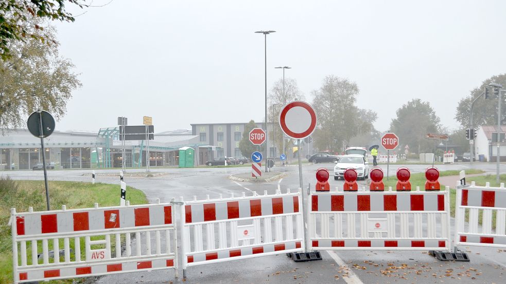 Die Hauptkreuzung in Middels bleibt noch länger gesperrt. Foto: Aiko Recke