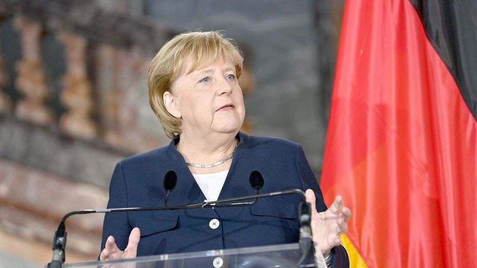 Würdigung für Angela Merkel (CDU): Die Bundeswehr verabschiedet sich von der Bundeskanzlerin mit einem Großen Zapfenstreich. Foto: dpa/BELGA/Eric Lalmand