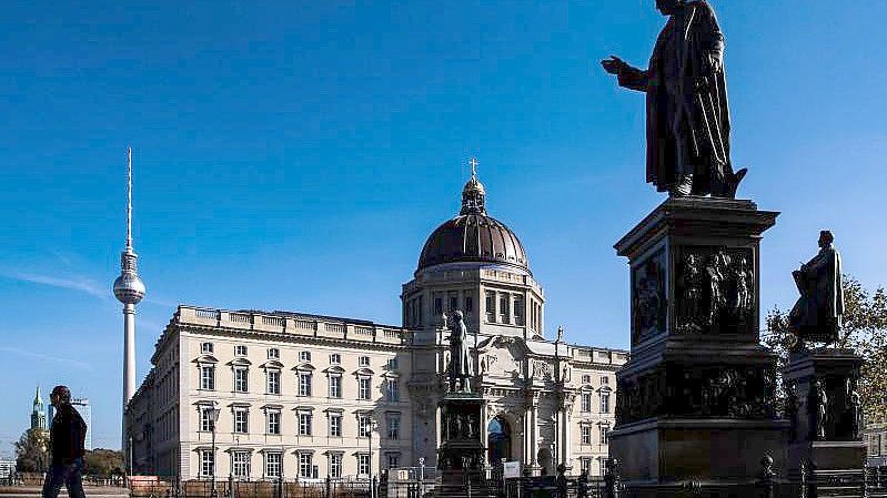 Das Humboldt Forum in Berlin steht in der Kritik. Der Generalintendant kündigt Besserungen an. Foto: Paul Zinken/dpa