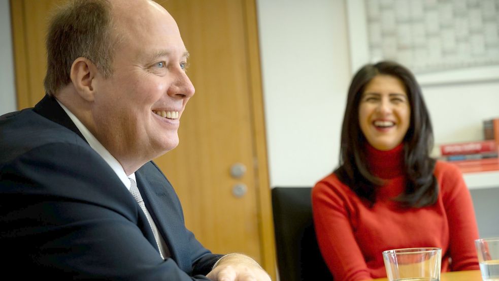Helge Braun will CDU-Chef werden und Serap Güler als Generalsekretärin vorschlagen. Beim Interview in unserem Berliner Büro sprachen wir mit ihnen über ihre Pläne - und die neuen Corona-Maßnahmen. Interview Helge Braun und Serap Güler. Foto: Foto: Sebastian Bolesch