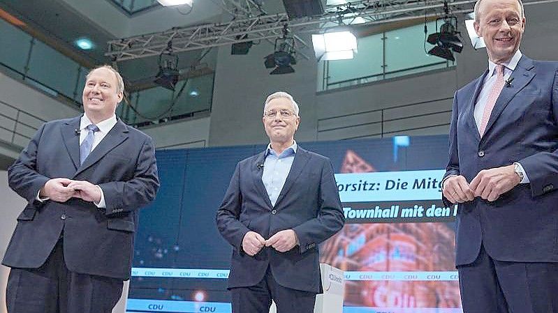 Helge Braun, Norbert Röttgen und Friedrich Merz (v.l.) stehen als Kandidaten für den Parteivorsitz zur Wahl. Foto: Michael Kappeler/dpa