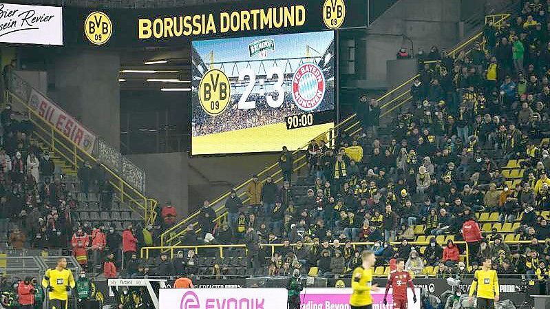 Die Bayern gewannen das Bundesliga-Topspiel in Dortmund mit 3:2. Foto: Bernd Thissen/dpa