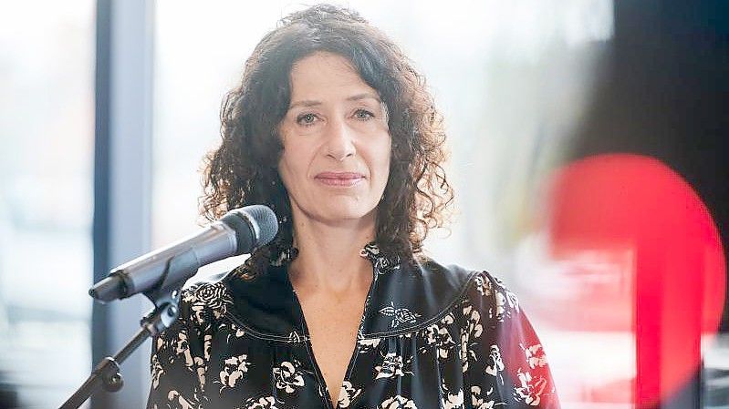 Die Berliner Spitzenpolitikerin Bettina Jarasch von Bündnis 90/Die Grünen bei einem Pressestatement. Foto: Annette Riedl/dpa