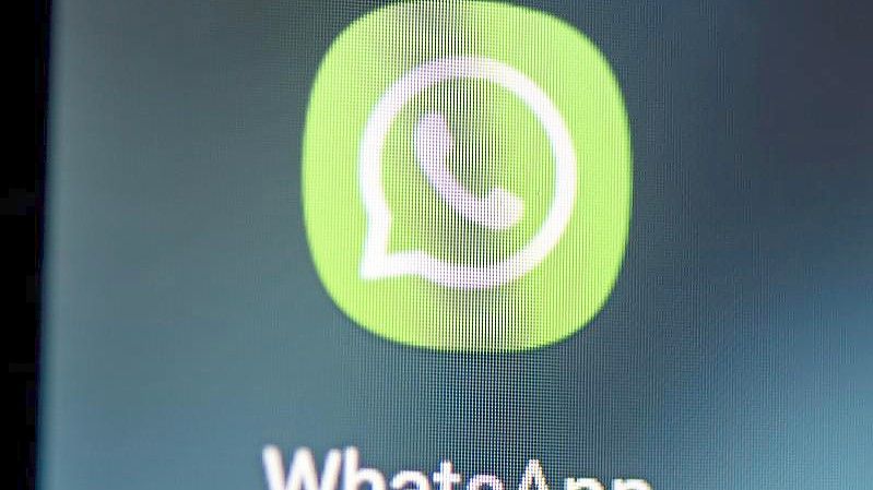 WhatsApp-Nutzer sollen in Zukunft auch mit selbstlöschenden Nachrichten miteinander chatten können. Foto: Fabian Sommer/dpa