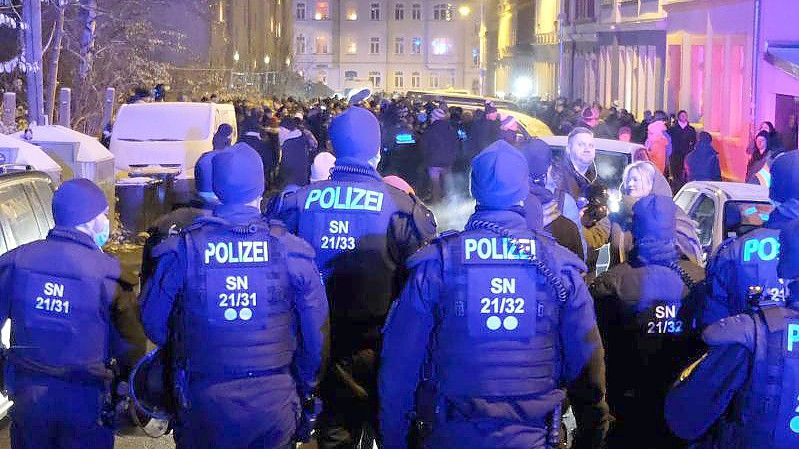 Auch hier in Freiberg kam es zu Protesten gegen die Corona-Maßnahmen der Regierung. Foto: Sebastian Willnow/dpa-Zentralbild/dpa