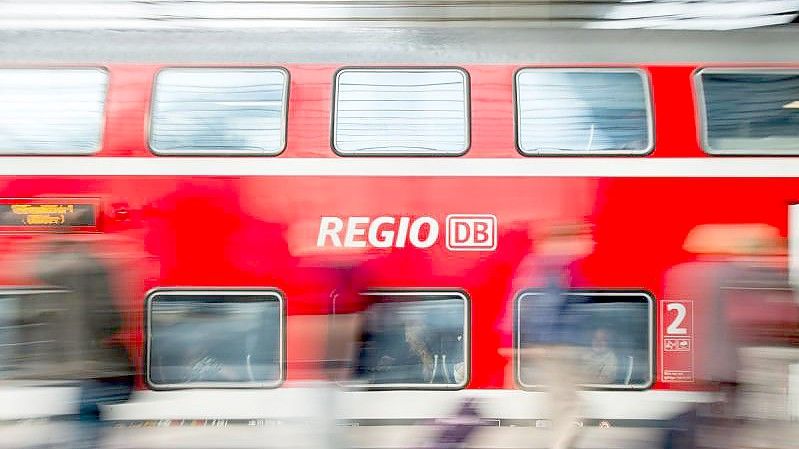 Im Regionalverkehr der Deutschen Bahn sollen die 3G-Kontrollen verschärft werden. Foto: picture alliance / dpa