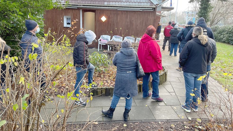 Im Seniorentreff in Rhauderfehn wurde am Dienstagmorgen geimpft. Viele wollten die Gelegenheit nutzen. Foto: Janßen