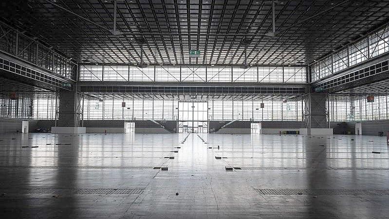 Blick in eine leere Messehalle in Düsseldorf. Foto: Bernd Thissen/dpa