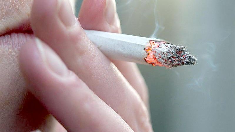 Rauchen ist ungesund. Foto: Andrea Warnecke/dpa-tmn