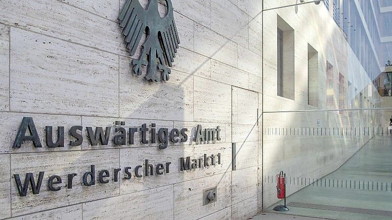 Der Eingang zum Auswärtigen Amt, Amtssitz von Annalena Baerbock. Foto: Monika Skolimowska/dpa-Zentralbild/dpa