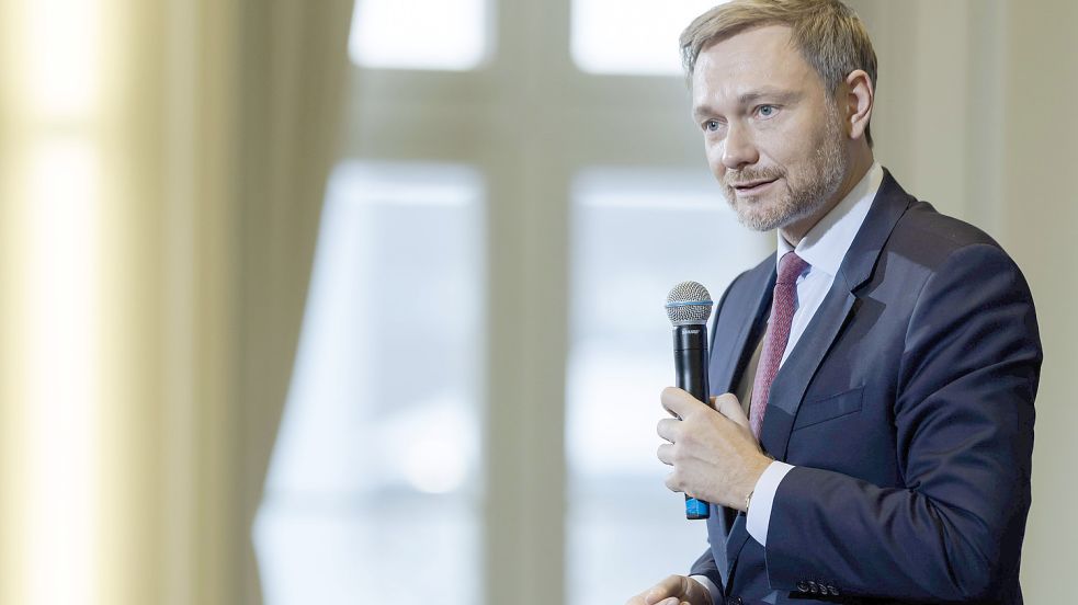 „Zeit für Taten“: Der neue Bundesfinanzminister Christian Lindner (FDP) bei der Amtsübergabe. Foto: Foto: Xander Heinl/photothek.de via www.imago-images.de