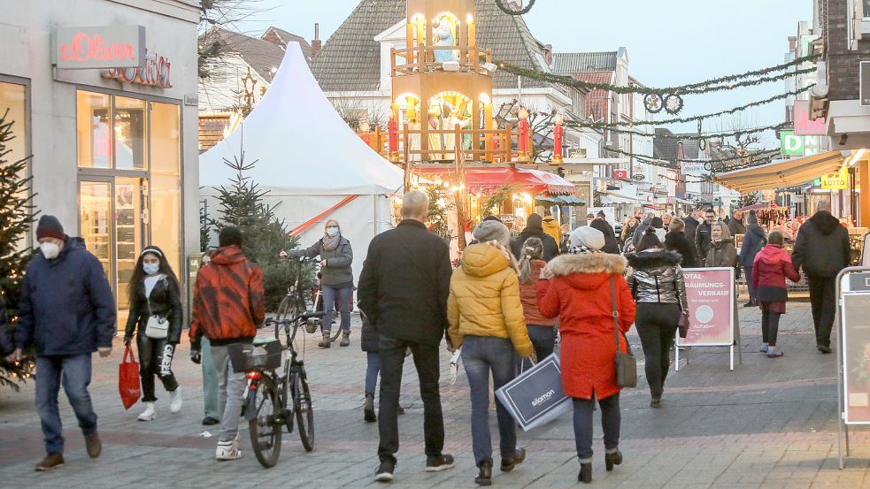 In der Auricher Innenstadt findet am Sonnabend die Einkaufsnacht statt. Foto: Romuald Banik