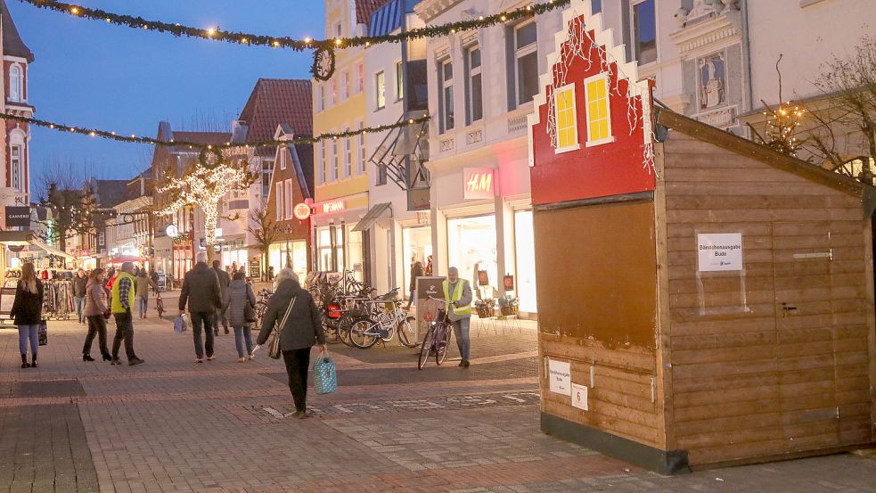 Die Buden für die Bändchen-Ausgabe sollen trotz der gekippten 2G-Regelung erhalten bleiben. Foto: Romuald Banik
