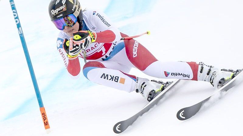 Lara Gut-Behrami gewann den ersten ihrer beiden Heim-Weltcups in St. Moritz. Foto: Jean-Christophe Bott/KEYSTONE/dpa