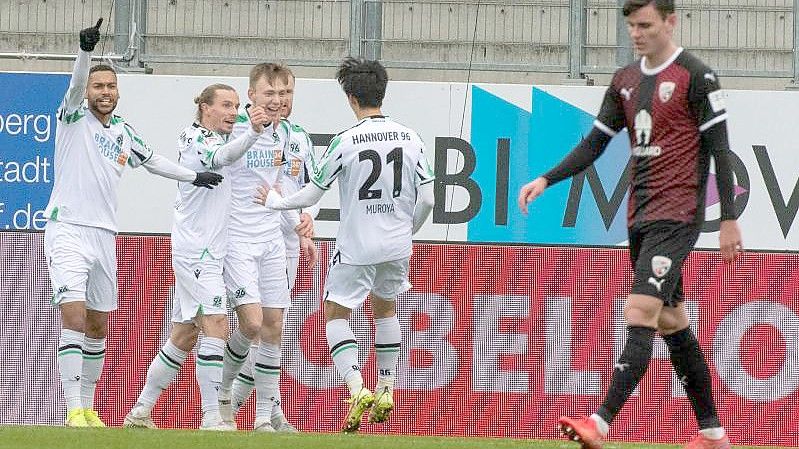Feiert am 17. Spieltag einen Sieg: Das Team von Hannover 96. Foto: Stefan Puchner/dpa