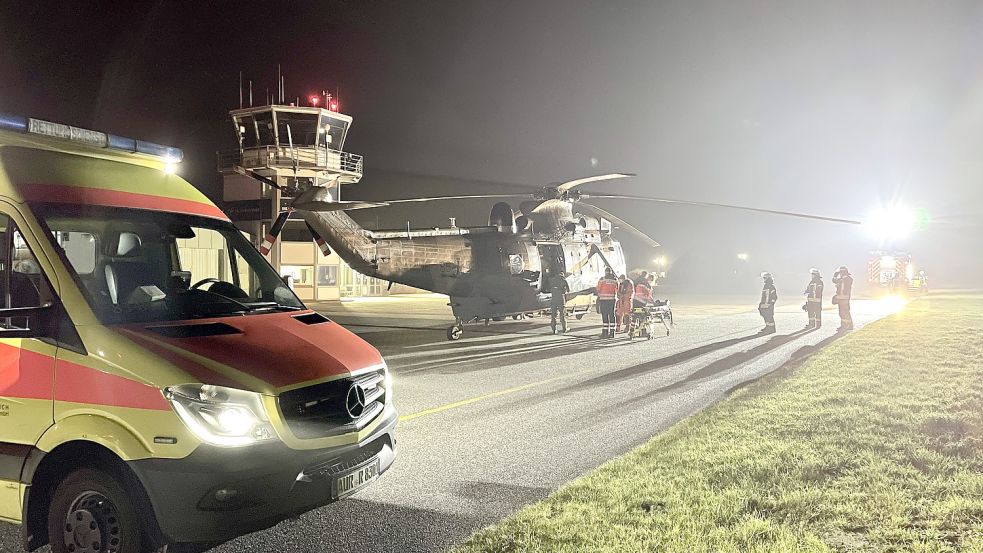 Die Freiwillige Feuerwehr Norden leuchtete den Platz aus. Foto: Feuerwehr