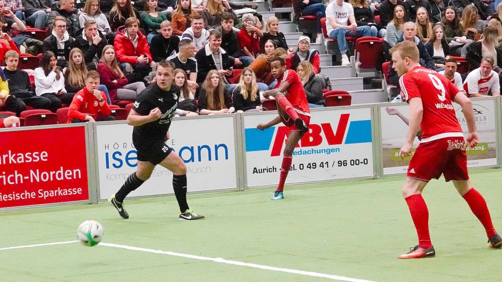 Auf den Budenzauber müssen die Fußballfans auch dieses Jahr verzichten.Foto: Helmut Vortanz
