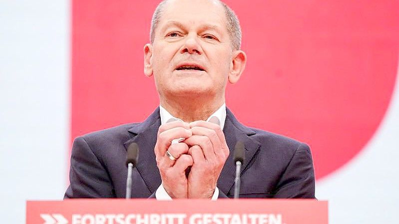 Bundeskanzler Olaf Scholz (SPD) spricht beim Bundesparteitag seiner Partei zu den Delegierten. Foto: Kay Nietfeld/dpa