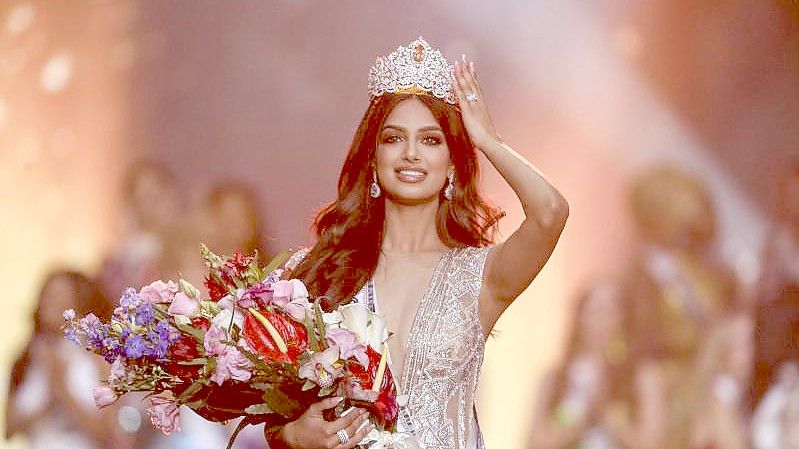 Harnaaz Sandhu (Miss Indien) wird in Eilat zur „Miss Universum“ gekrönt. Foto: Ilia Yefimovich/dpa