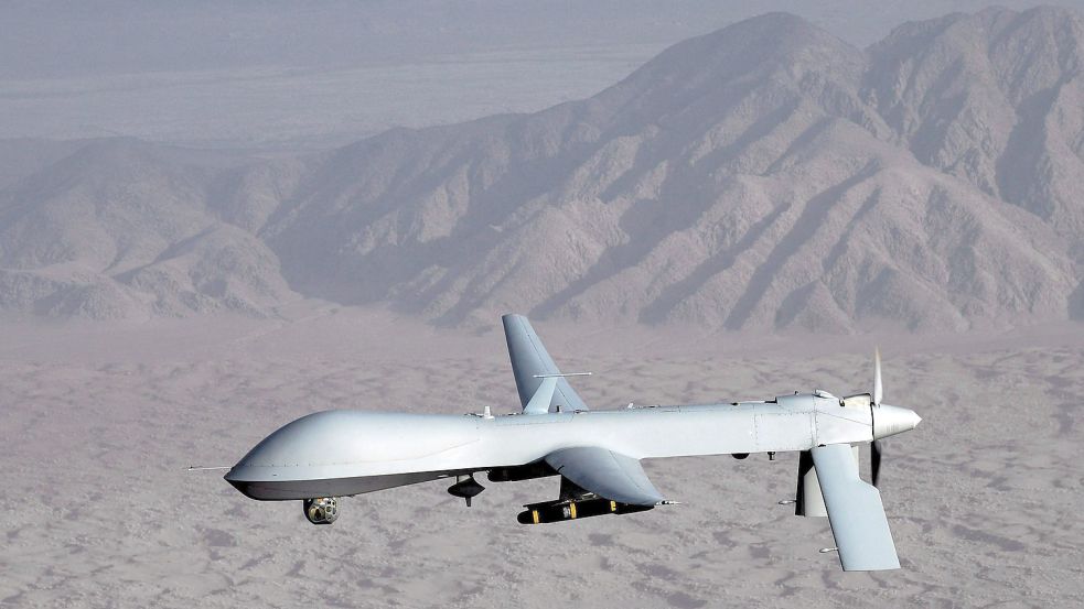 Eine Drohne vom Typ MQ-1 Predator der US-Airforce: Noch geben Menschen die Befehle. Doch mit voranschreitender Technik agieren moderne Waffensysteme immer selbstständiger. Foto: ---/dpa