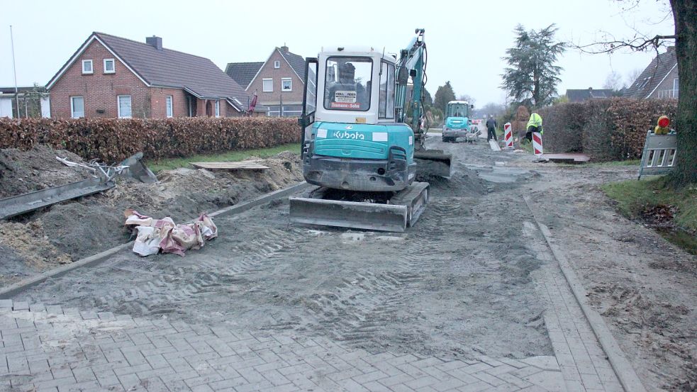 Noch sind die Arbeiter in der Süderstraße unter Vollsperrung fleißig. Foto: Karin Böhmer