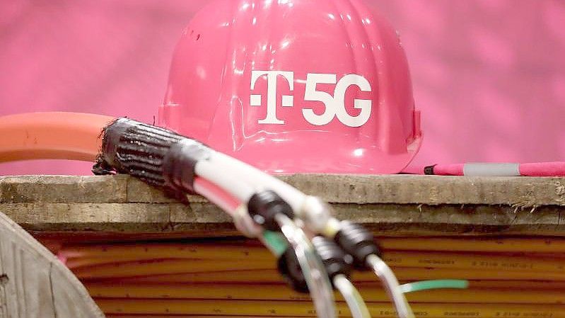 Beim Ausbau ihres 5G-Mobilfunknetzes kommt die Deutsche Telekom zügig voran. Foto: Oliver Berg/dpa