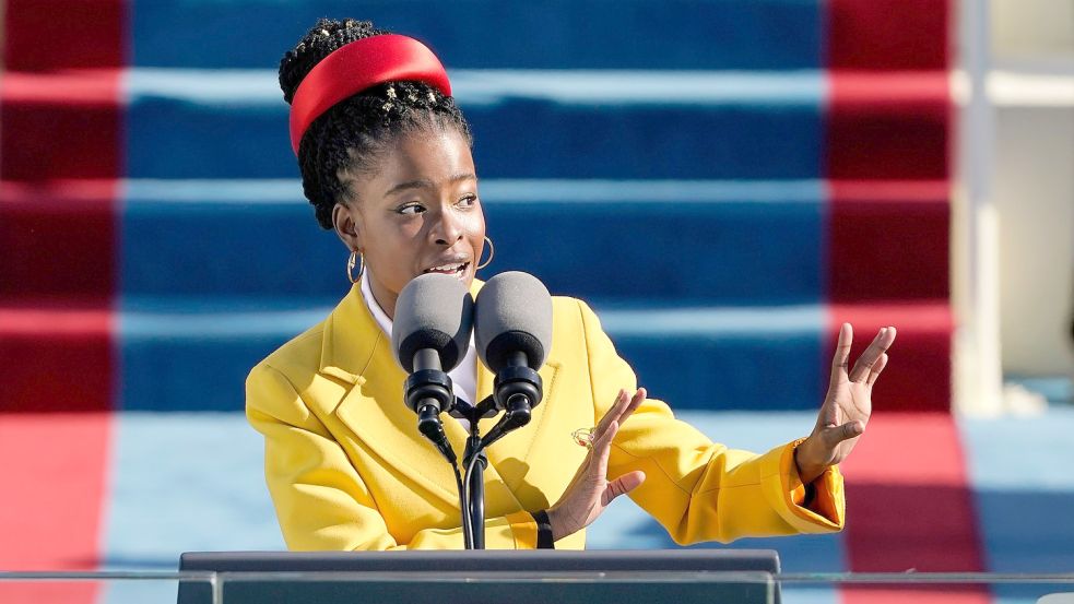 Der eigentliche Star bei der Amtseinführung von Joe Biden: Die amerikanische Poetin Amanda Gorman am 20. Januar 2021 auf dem Kapitol in Washington. Foto: Patrick Semansky / POOL / AFP Foto: PATRICK SEMANSKY