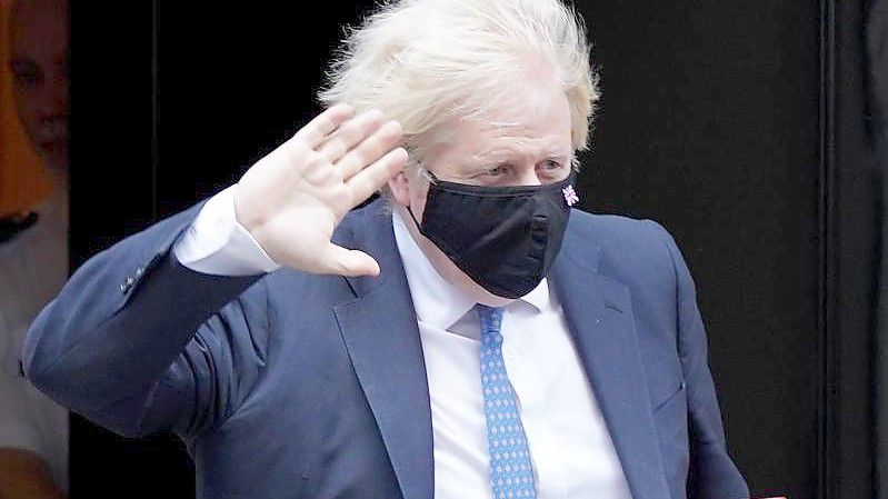 Der britische Premier Boris Johnson vor seinem Amtssitz 10 Downing Street. Foto: Stefan Rousseau/PA Wire/dpa