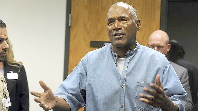 Der ehemalige NFL-Footballstar O.J. Simpson ist frühzeitig aus der Haft entlassen worden. Foto: Jason Bean/Pool The Reno Gazette-Journal/AP/dpa