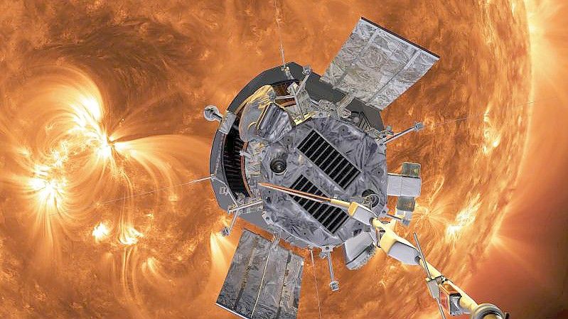 Die Computergrafik zeigt die „Parker Solar Probe“-Sonde der US-Raumfahrtbehörde Nasa auf dem Weg zur Sonne. Foto: -/AP/dpa