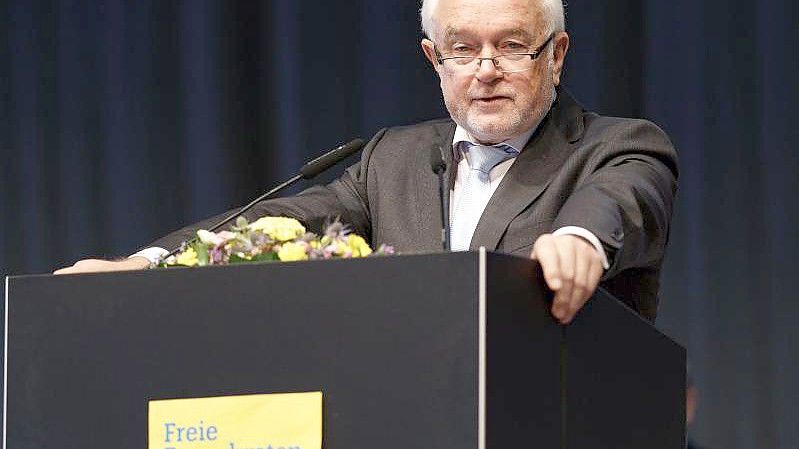 Bundestagsvizepräsident Wolfgang Kubicki beim FDP-Landesparteitag in Schleswig-Holstein. Kubicki ist einer von mehr als 20 FDP-Abgeordneten, die sich klar gegen eine Impfpflicht aussprechen. Foto: Axel Heimken/dpa