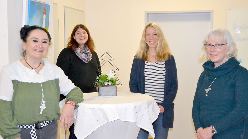 Elizabeth Jacobs (von links), Silke Voss, Janina Speiser und Erika Winter leiten die Jugendtrauergruppe. Foto: Franziska Otto
